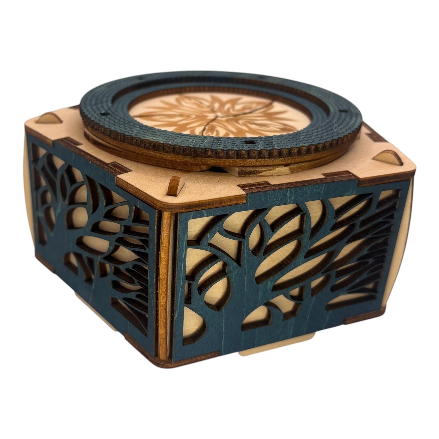 boite n bois pour bijoux secret, trésors en gravure et decoupe laqser avec mécanisme et engrenages cachésans casse tete , décoration intéieur fabrication francaise et artisananle
