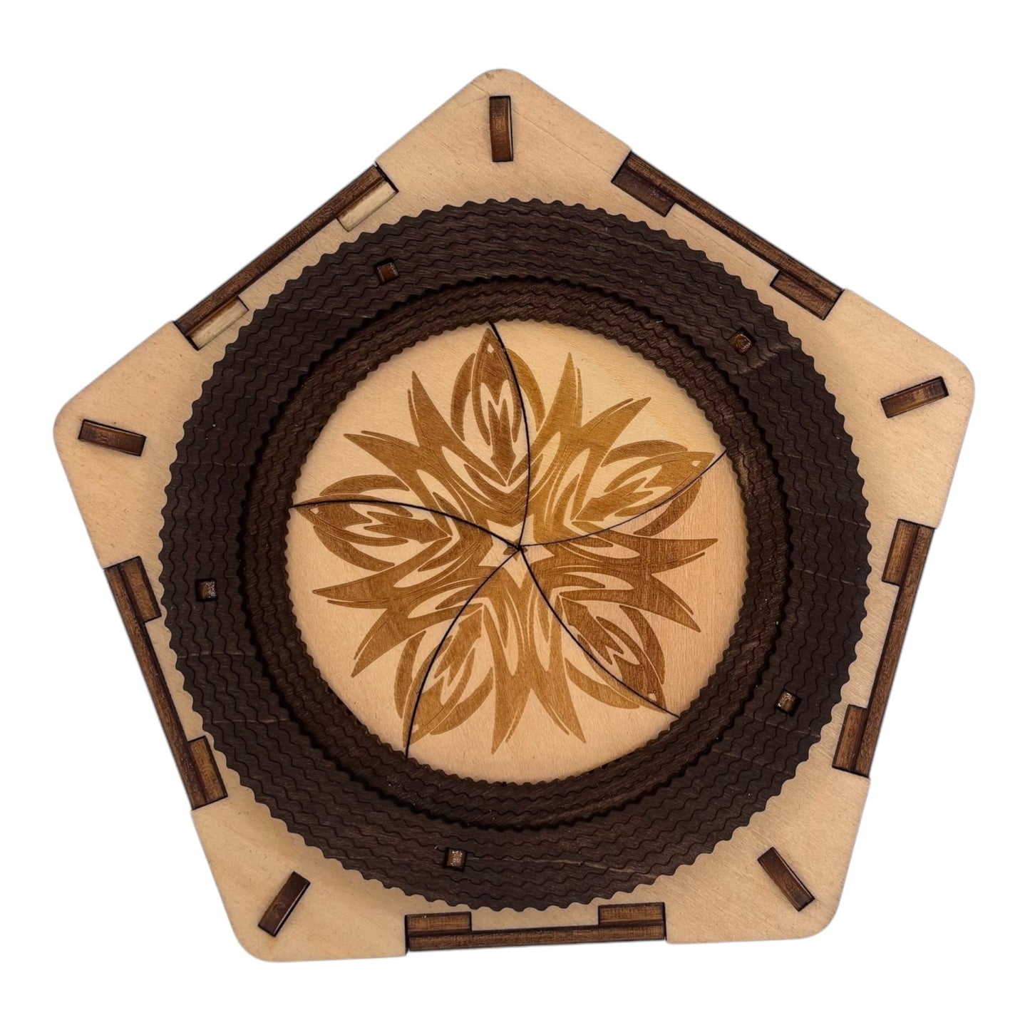 Boite en bois avec mécanisme et engrenage sans casse tete pour ranger secrets, tresors ou bijoux, engravure et découpe laser fabrication francaise et artisanale décoration intérieur