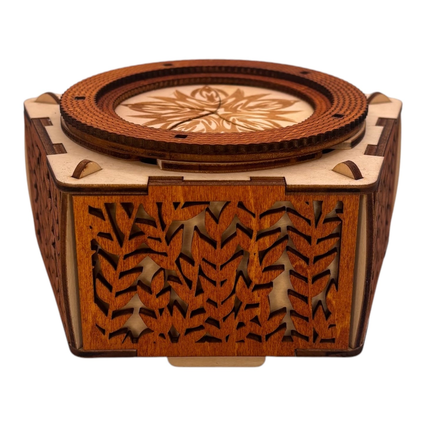boite en bois pour bijoux secrets tresors , décoration intérieur en decoupe et gravure laser avec écanisme et engrenage sans casse tete de fabrication francaise et artisanale