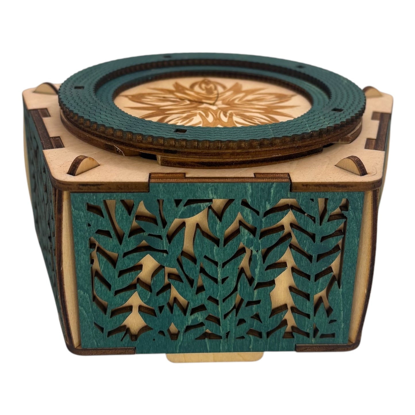 boite ne bois avec mécanisme et engrenage sans casse tete ,décoration intérieur pour bijoux ,trésors et secrets en découpe et gravure laser fabrication francaise et artisanale