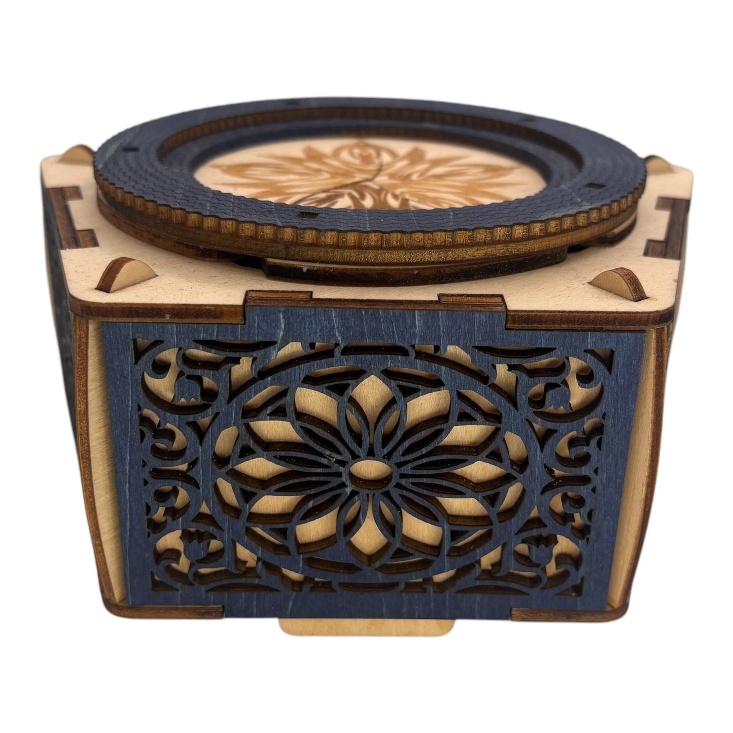 Boite en bois par mecanisme par rotation d'engrenage caxhé sans casse tete pour bijoux secrets tresors , decoration interieur en gravure et decoupe laser de fabrication artisanale et francaise