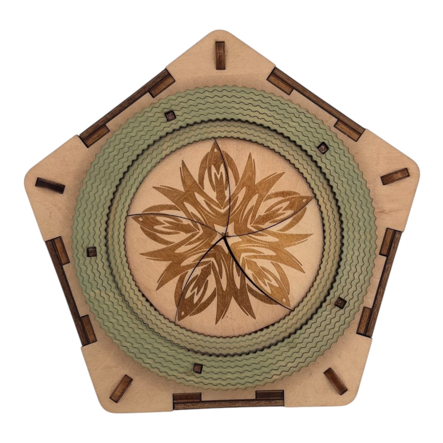 boite en bois avec mécanisme et engrenages sans casse tete pour ranger secrets, tresors bijoux décoration intérieur de fabrication française et artisanale en découpe et gravure laser