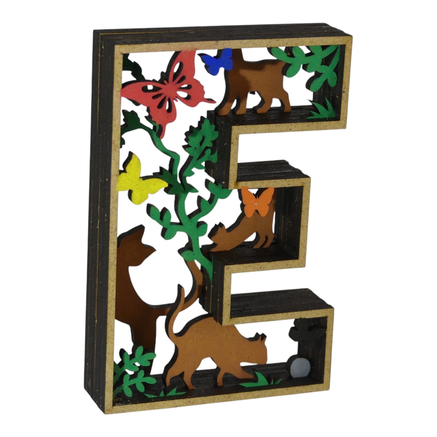 Lettre décorative en 3D avec animaux en découpe et gravure laser fabrication française et artisanale décoration intérieur