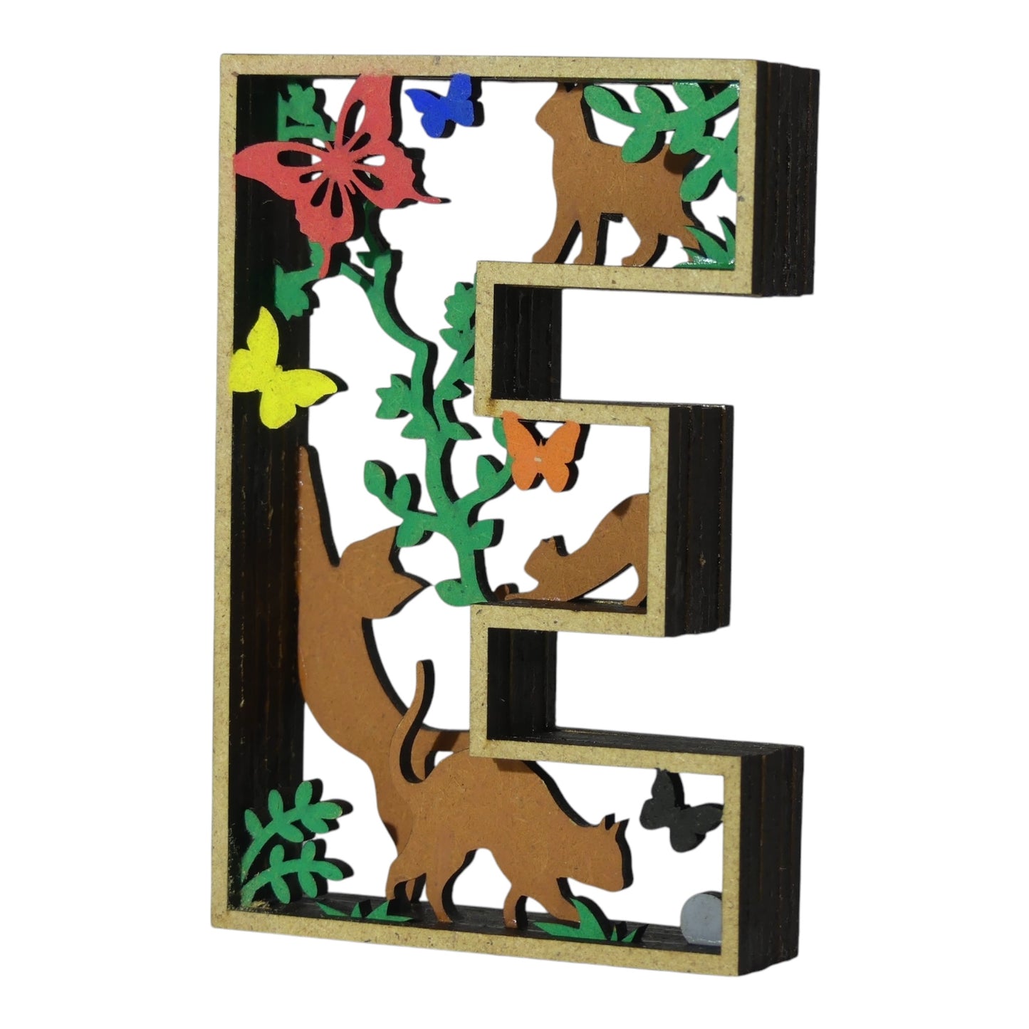 Lettre décorative en 3D avec animaux en découpe et gravure laser fabrication française et artisanale décoration intérieur