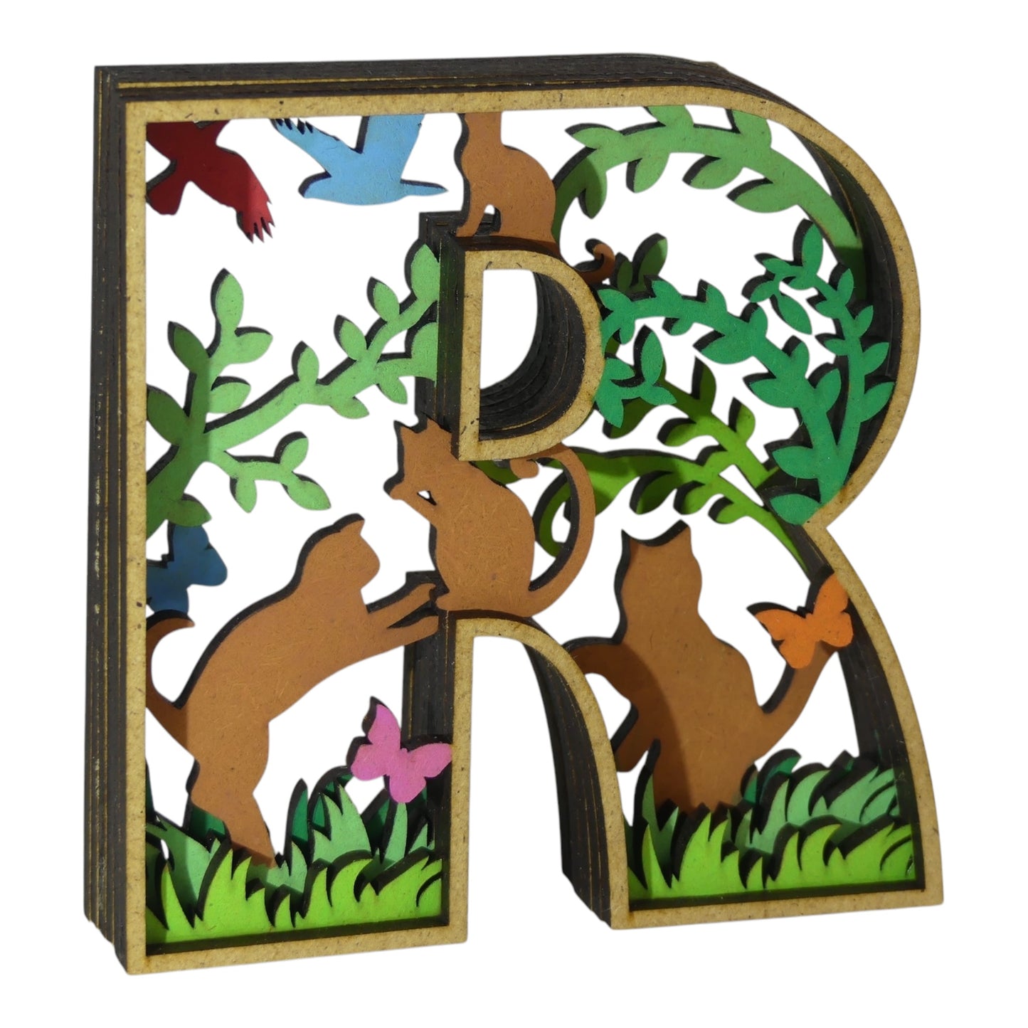 Lettre décorative en 3D avec animaux en découpe et gravure laser fabrication française et artisanale décoration intérieur