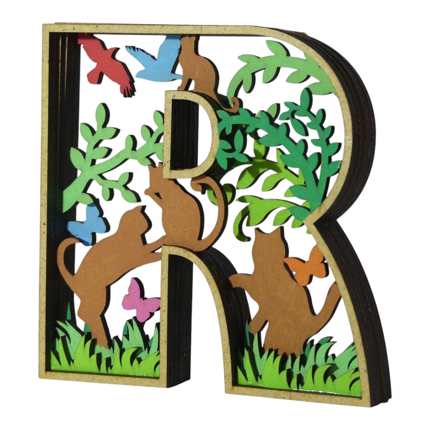 Lettre décorative en 3D avec animaux en découpe et gravure laser fabrication française et artisanale décoration intérieur