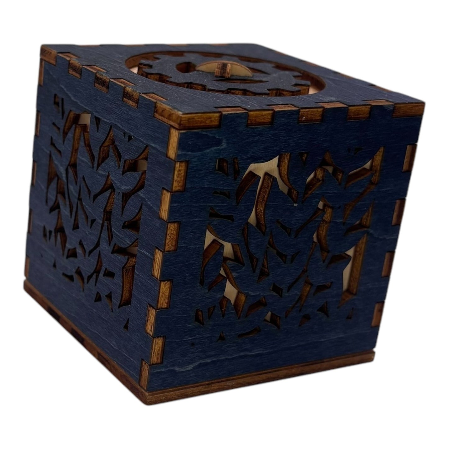 petite boiite en bois avec engrenage , mécanisme caché , pas de casse tête, boite à bijoux ou à trésors fabrication francaise et artisanale decoupe laser
