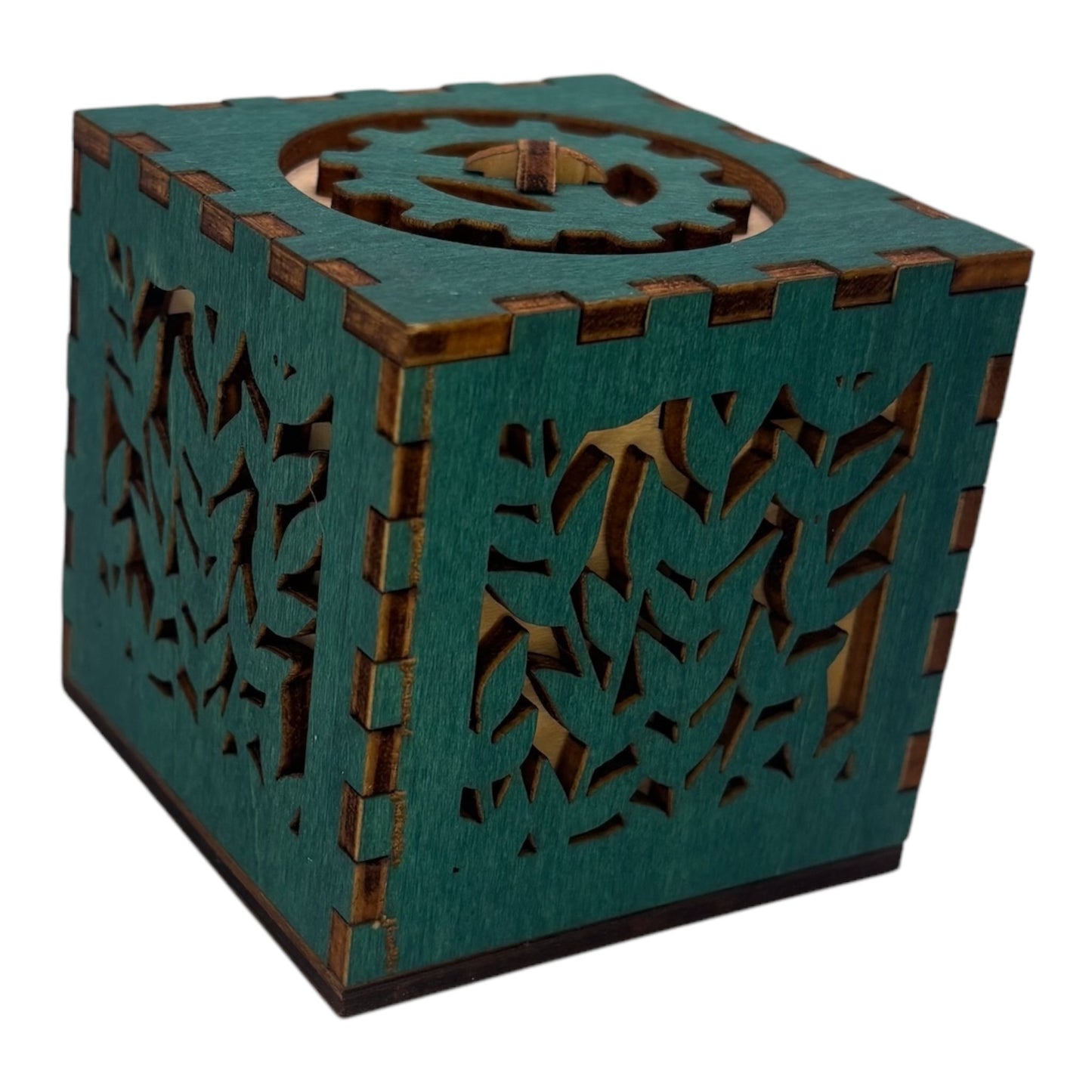 petite boite en bois de fabrication francaise avec engrenage , mécanisme caché , pas de casse tête, boite à bijoux ou à trésors en decoupe laser
