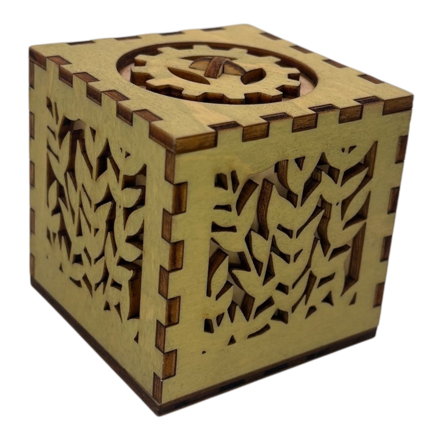 petit écrin en bois decoupe laser de fabrication francaise et artisanale avec engrenage , mécanisme caché , pas de casse tête, boite à bijoux ou à trésors
