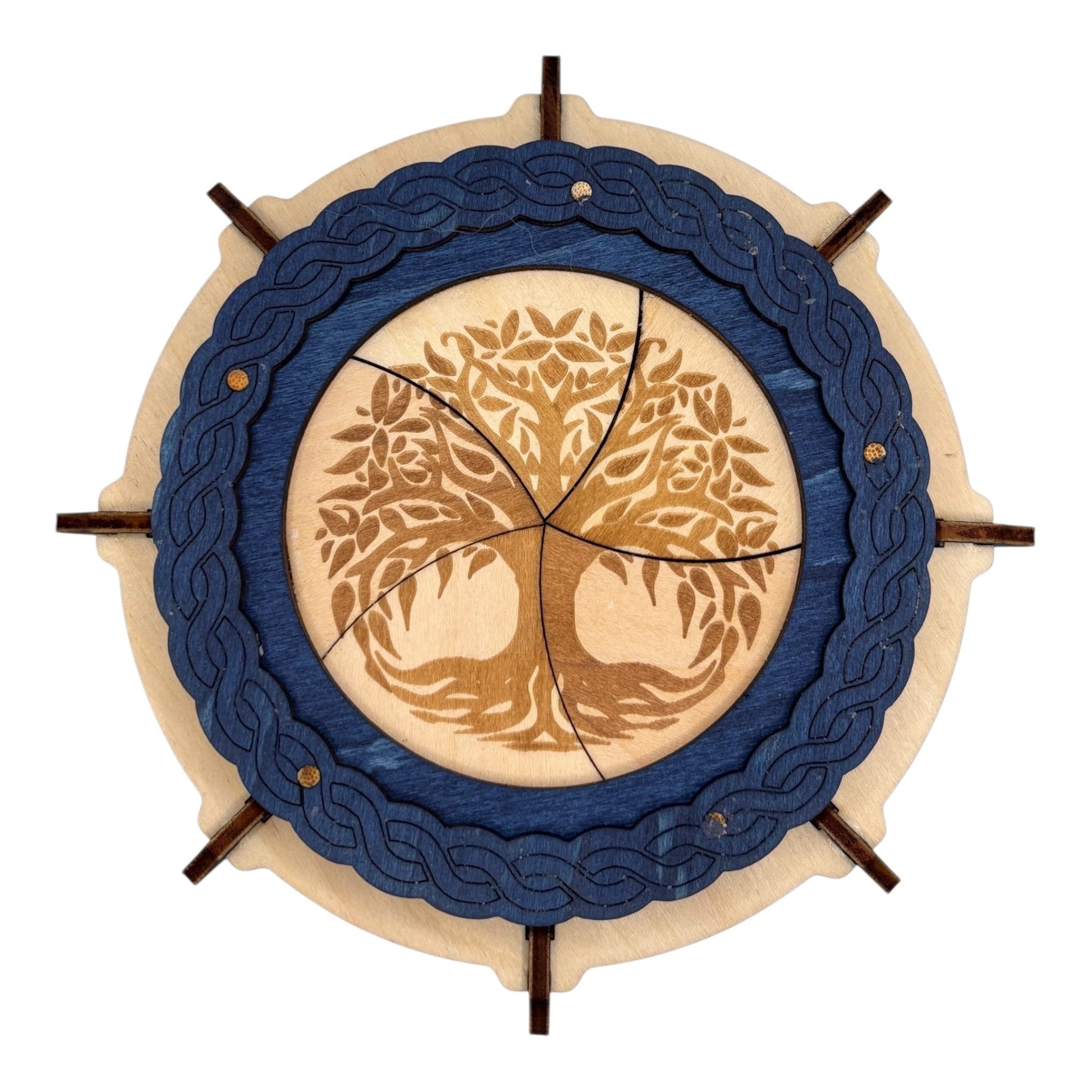 Boîte  ronde à mécanisme en bois, avec système d'ouverture ingénieux pour les esprits curieux. boite à bijoux, boite secrète.
De fabrication française et artisanale 