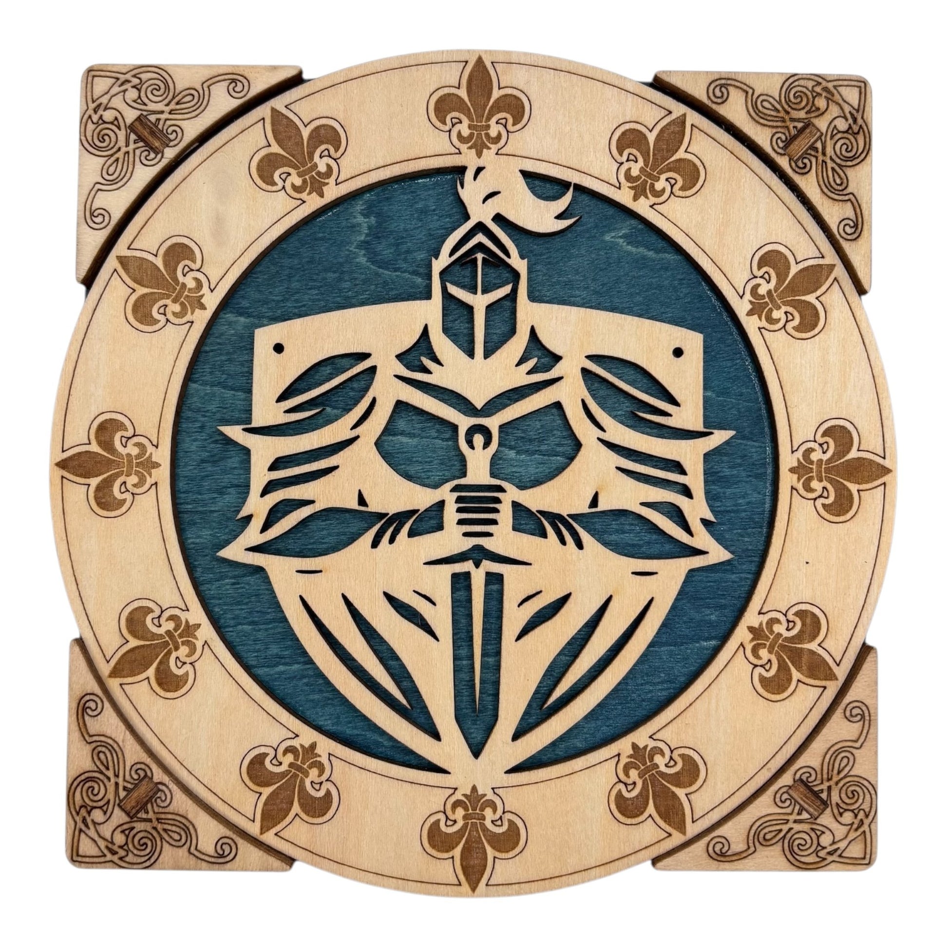 La boîte se verrouille et se déverrouille grâce à un ingénieux système mécanique, activé par le déplacement des quatre coins.
De fabrication française et artisanale cette boîte en bois à mécanisme est idéale pour abriter bijoux, secrets et petits trésors, sans casse-tête.