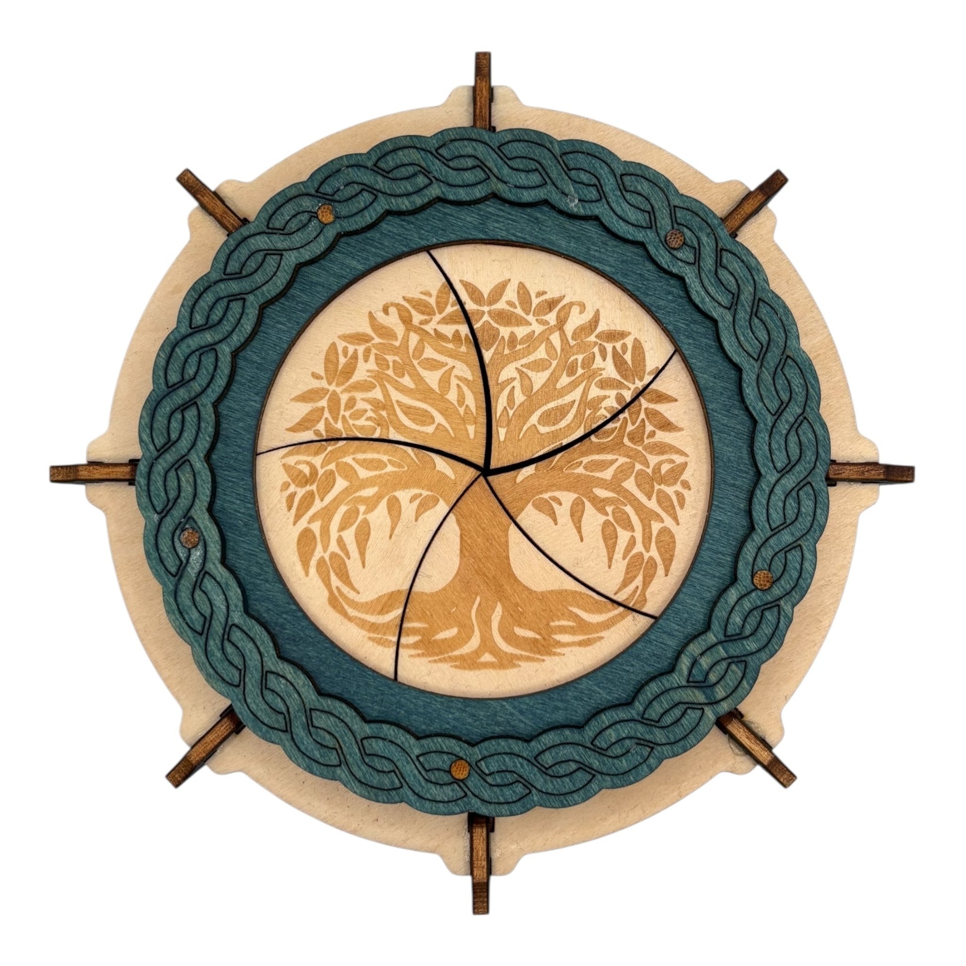 Boîte  ronde à mécanisme en bois, avec système d'ouverture ingénieux pour les esprits curieux. boite à bijoux, boite secrète.
De fabrication française et artisanale 