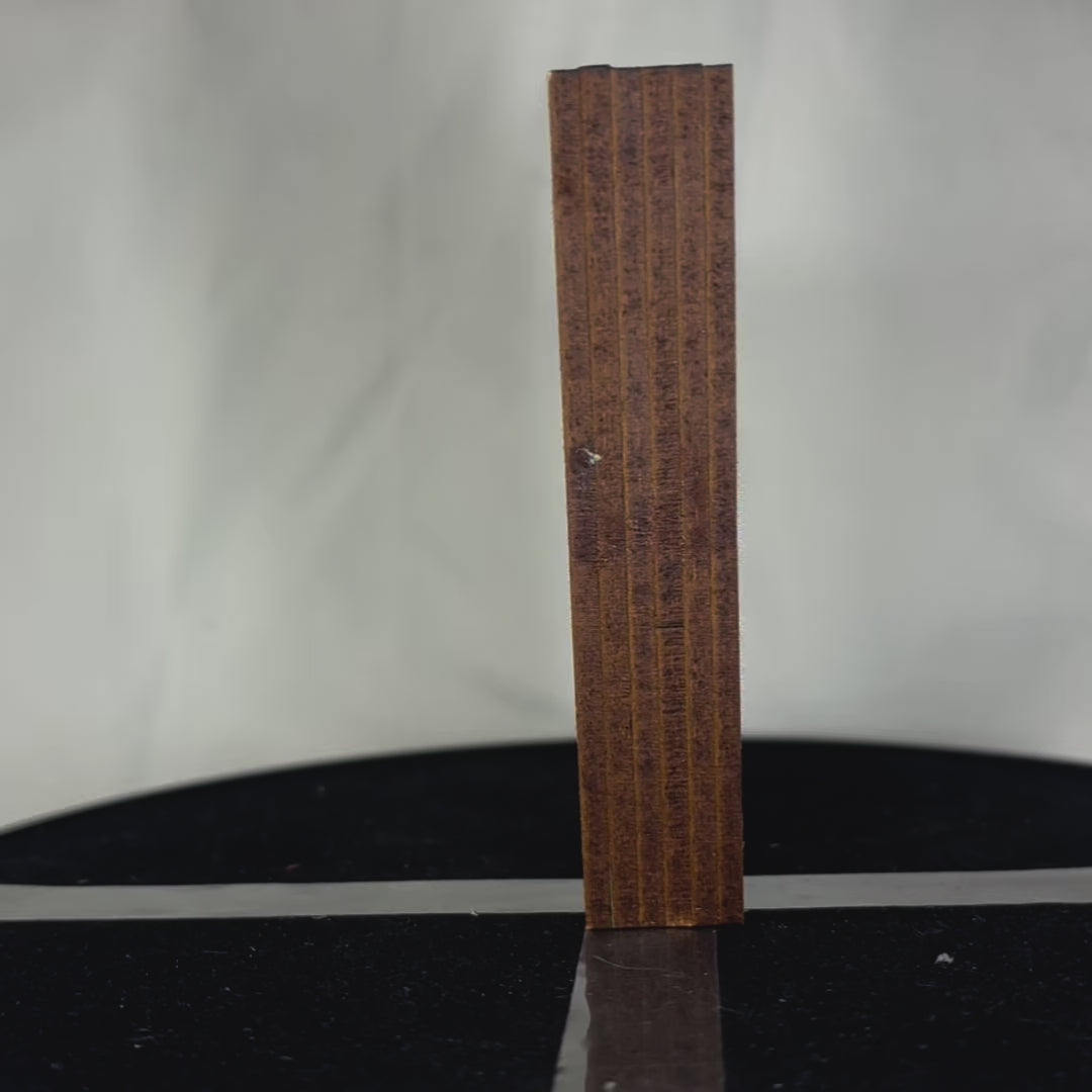 Charger la vidéo : Lettre décorative V diorama pour chambre d&#39;enfant ou décoration d&#39;intérieur découpe laser création francaise et artisanale