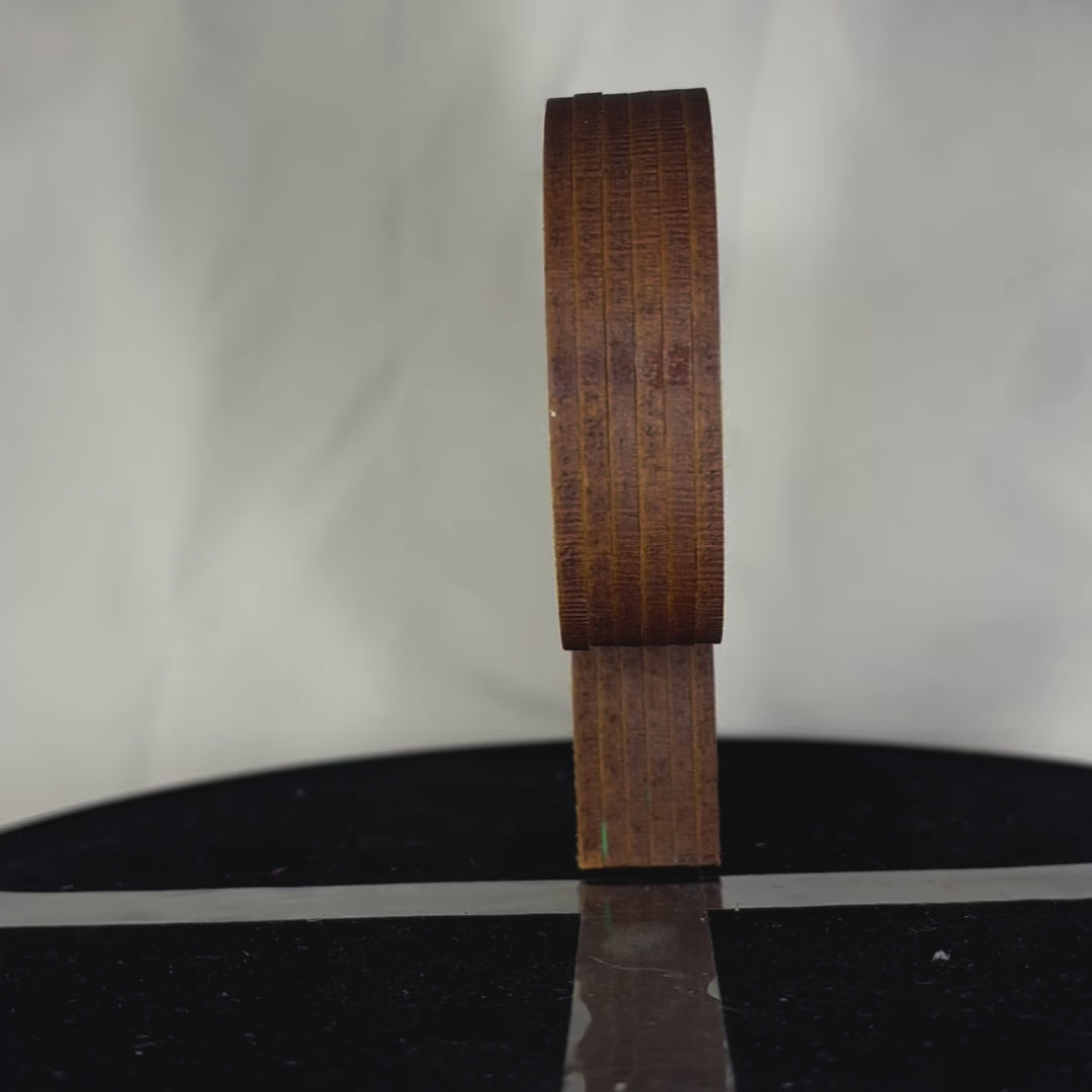 Charger la vidéo : Lettre décorative P diorama pour chambre d&#39;enfant ou décoration d&#39;intérieur découpe laser création francaise et artisanale