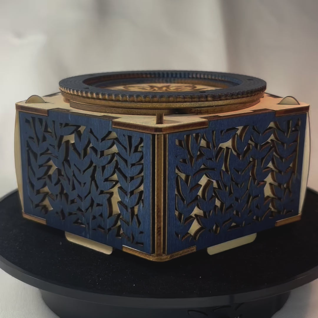 Charger la vidéo : Boite Iris feuille , ouverture à mécanisme par rotation pas de casse tete décoration intérieur , boit bijoux secrets trésors gravure et découpe laser fabrication francaise et artisanale